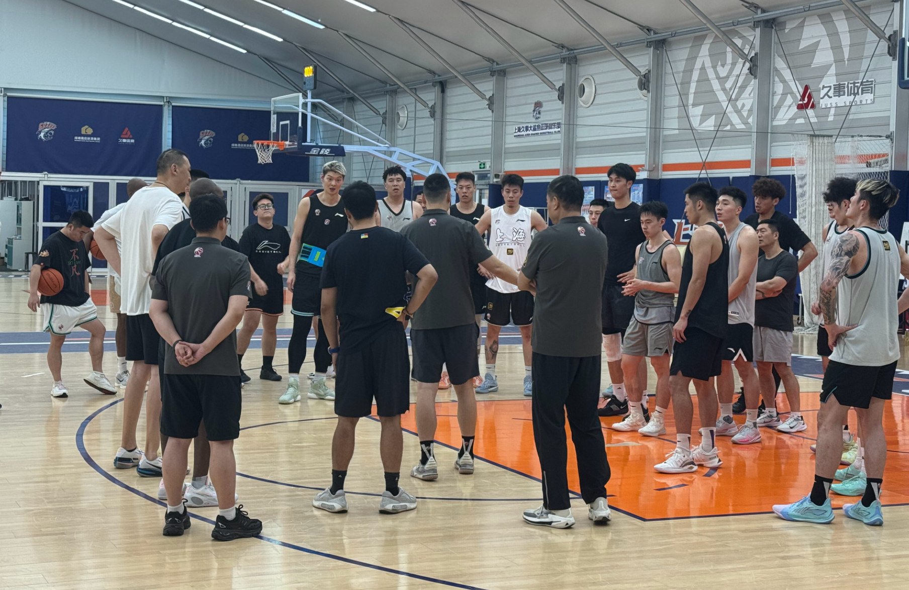 上海明天启程日本拉练，张镇麟晚几天会合，球队将重点签护框大外